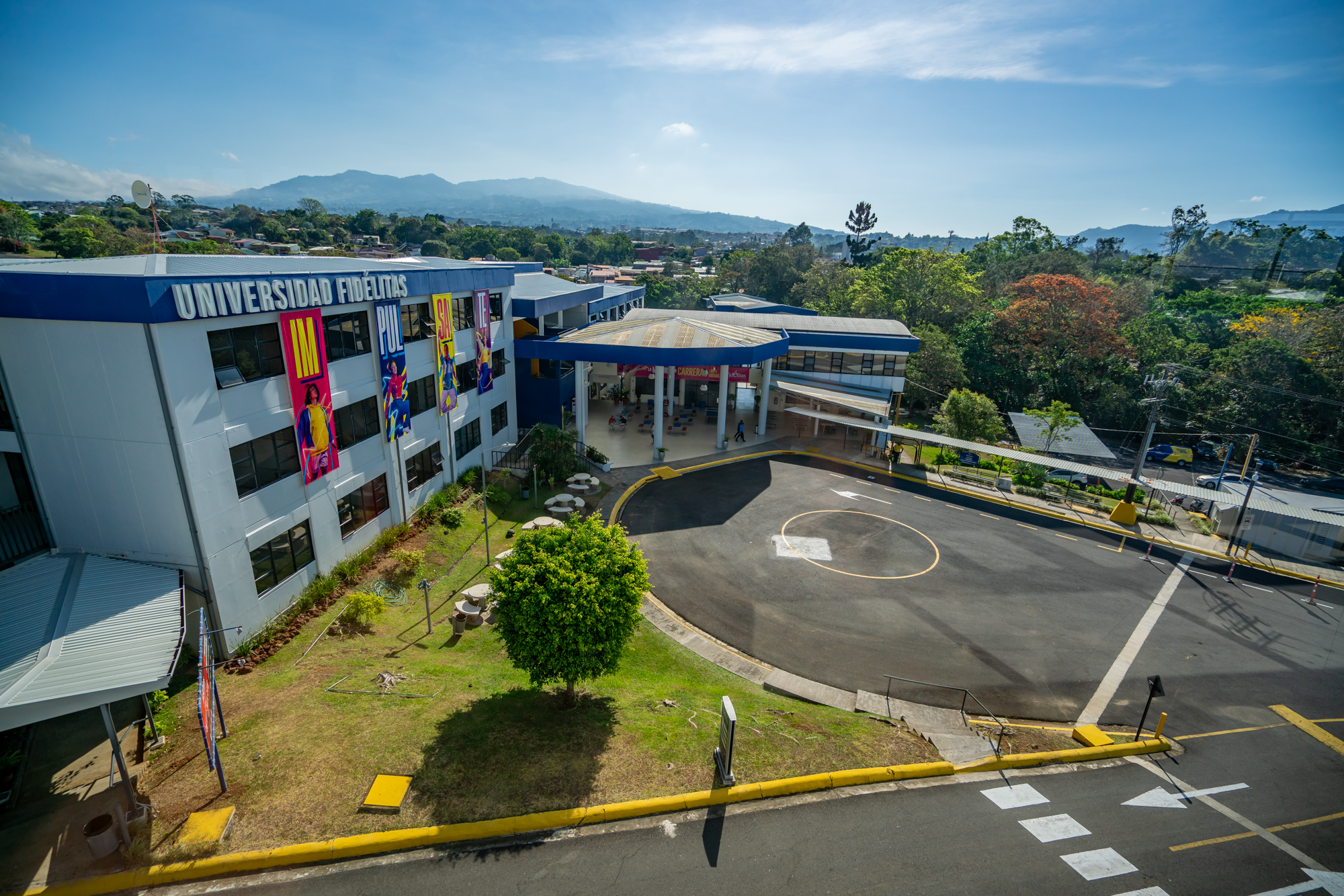 Campus de la Universidad Fidelitas